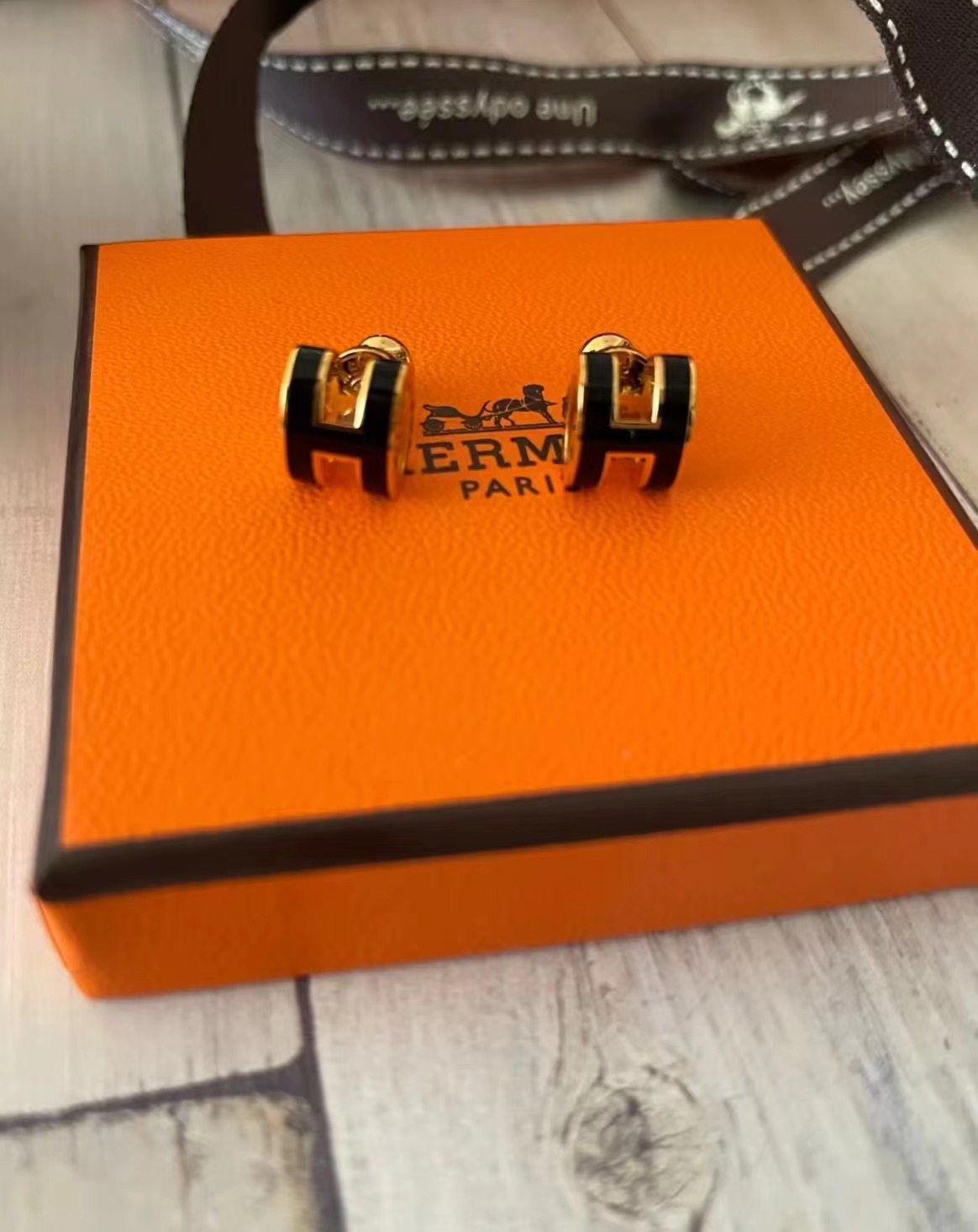 95新 Hermes/爱马仕 黑金h字母耳钉 10182719