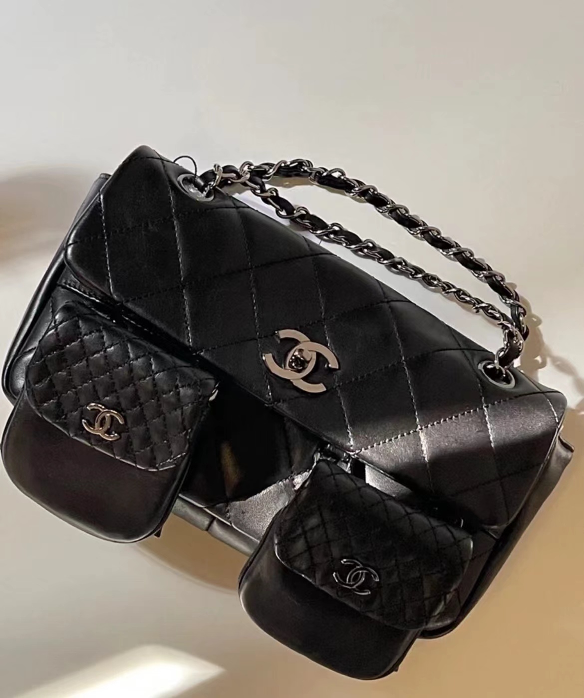 95新  黑黑中古/Chanel 黑银高稀三子星cf机车包 24cm 8002398