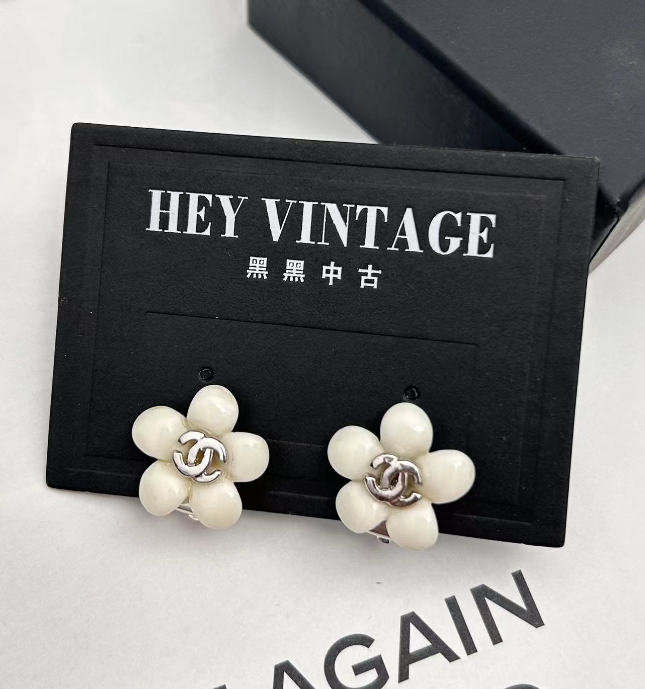 95新  黑黑中古/chanel 白色花花耳夹 6667283