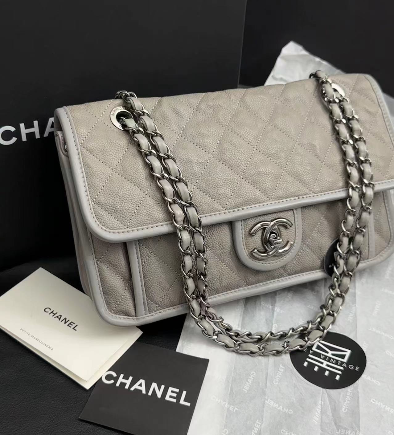 95新  黑黑中古/chanel 灰色鱼子酱单口袋CF包 28cm 6442005