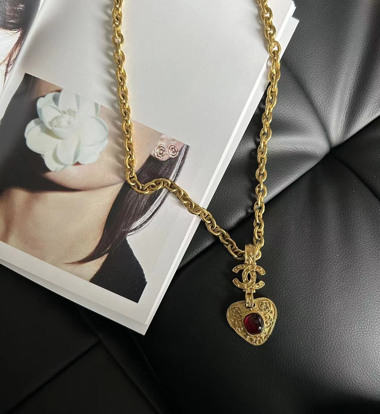 95新  黑黑中古/Chanel 红琉璃 葡萄藤 爱心 金色 项链 6931452