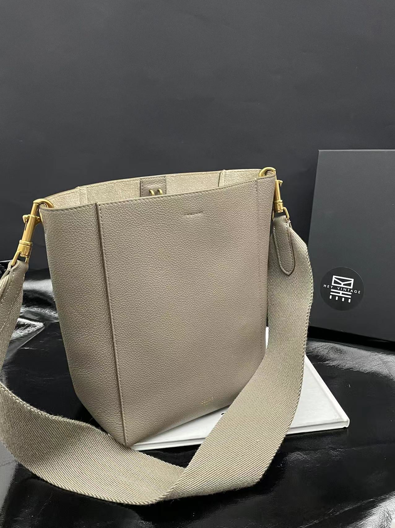 95新  黑黑中古/celine 大象灰 水桶包 6589552
