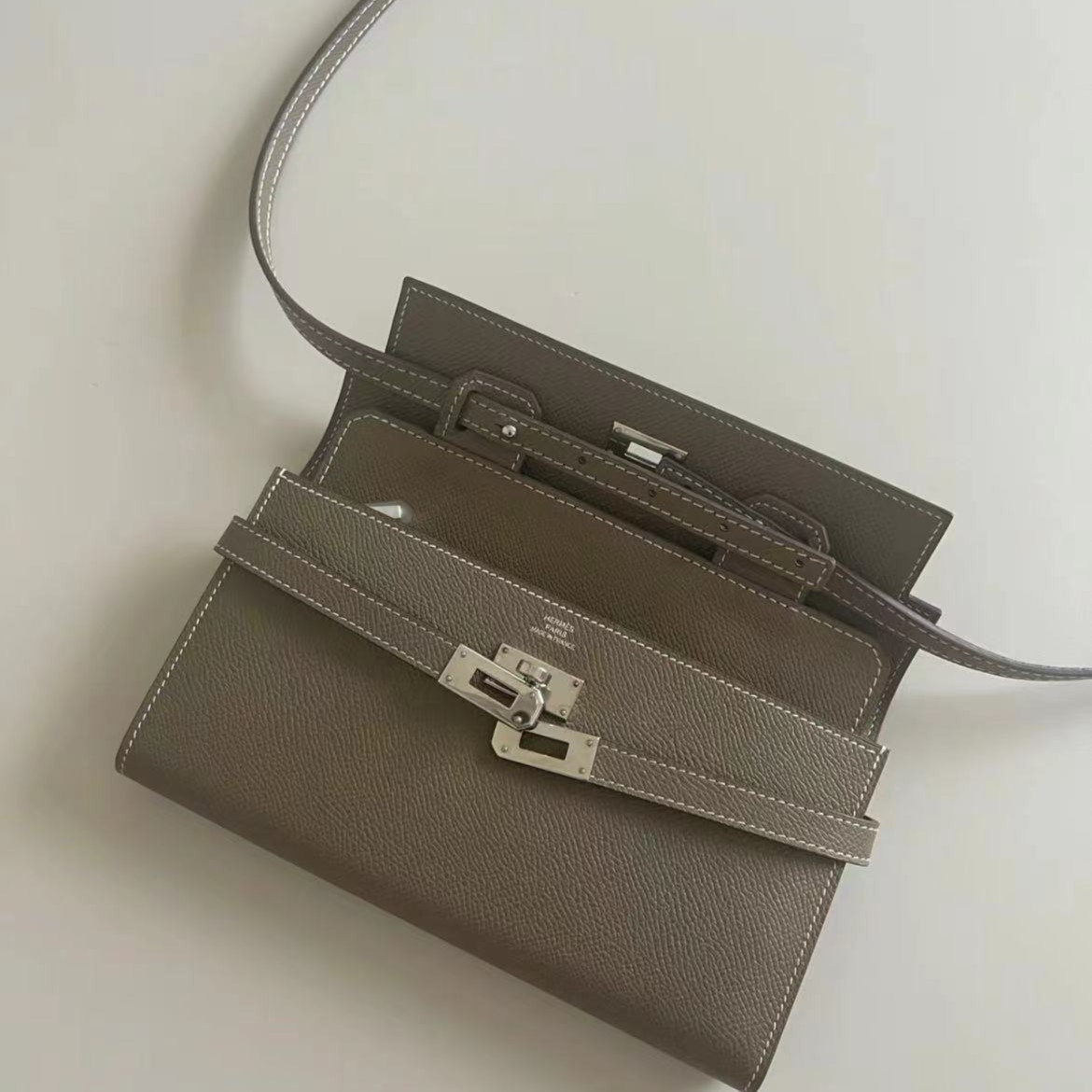 95新   黑黑中古/  Hermes大象灰银扣Kelly钱包  6061584