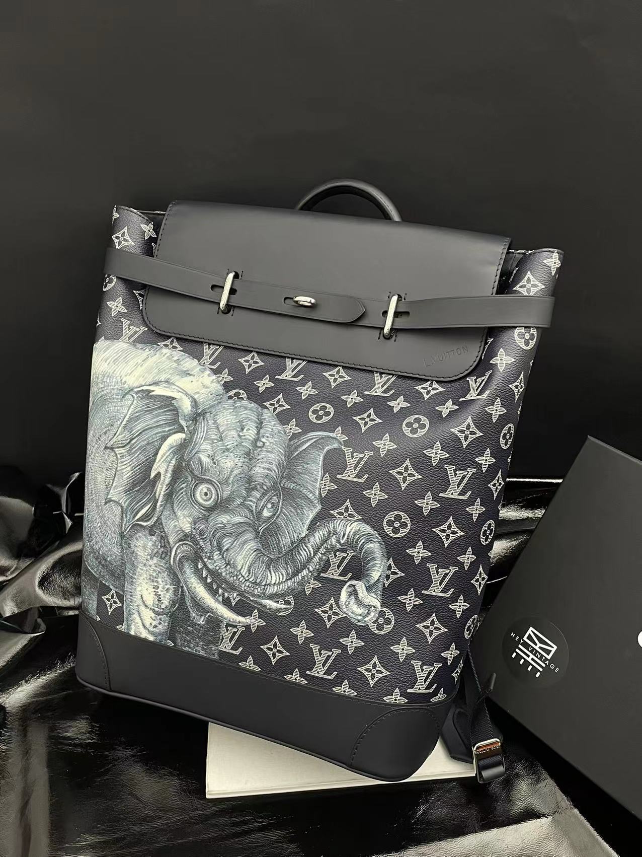 95新  黑黑中古/ lv 动物园系列 双肩包  32cm 6591134