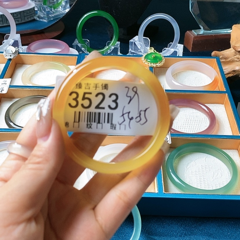 【闪购商品】石英质玉手镯未镶嵌3523