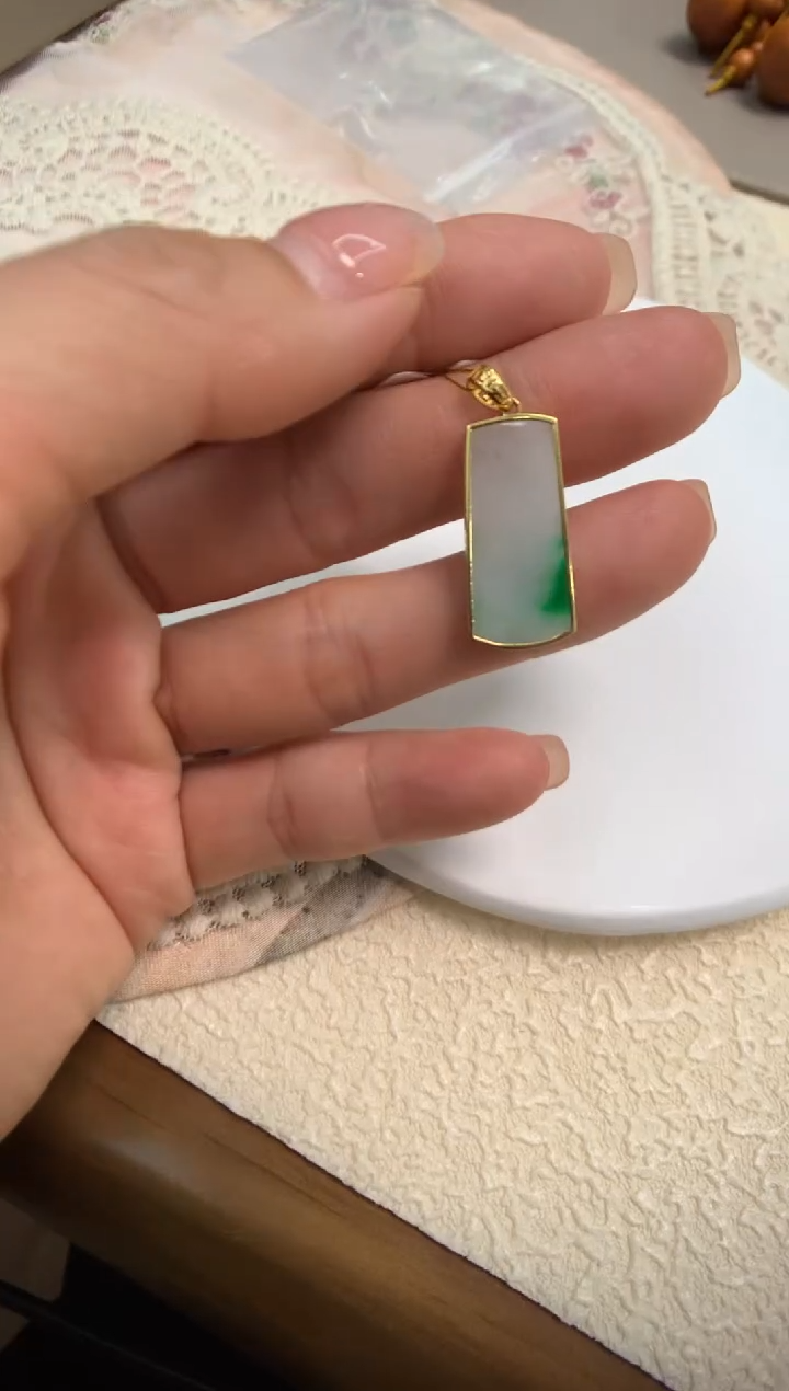 【闪购商品】翡翠颈饰18K金镶嵌无事牌