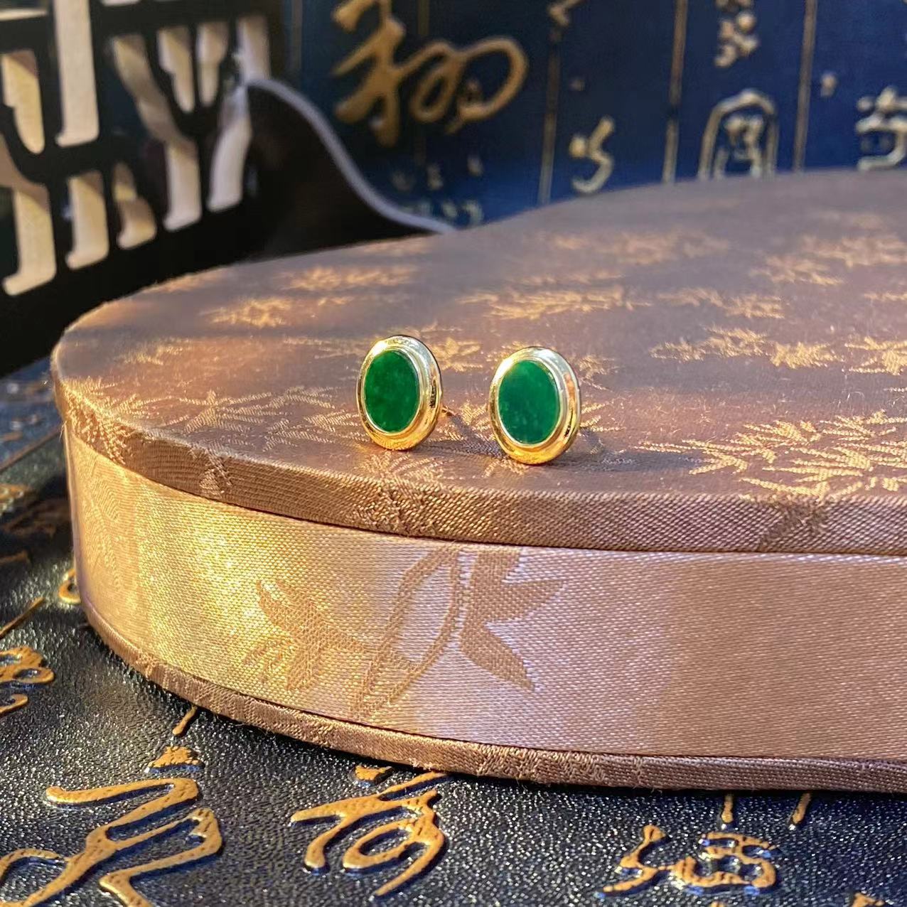 翡翠s925银镶嵌椭圆满绿无事牌耳钉