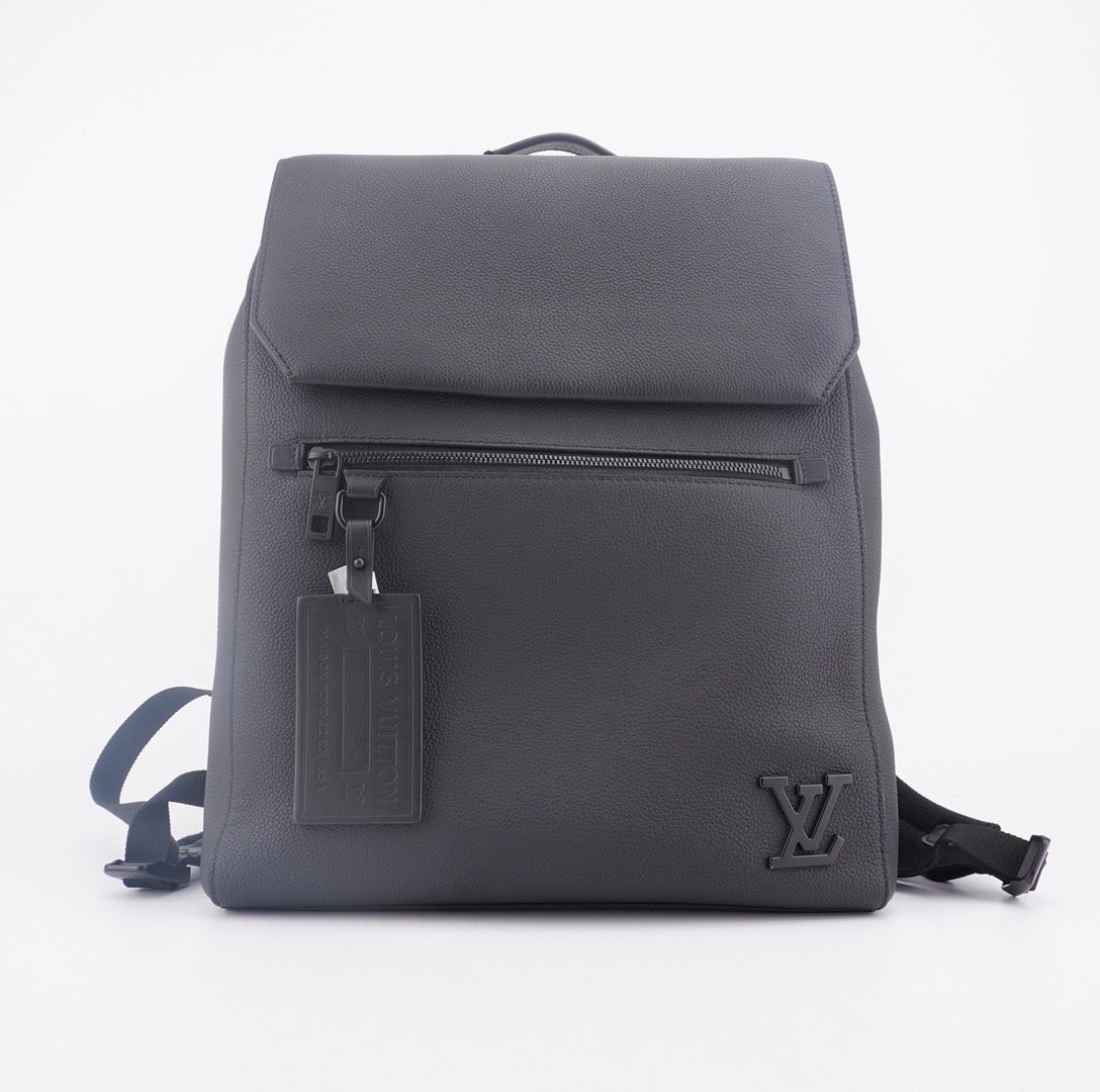 99新 LV 99新LV Flap黑色荔枝牛皮双肩包30/40/11公价27700 F325
