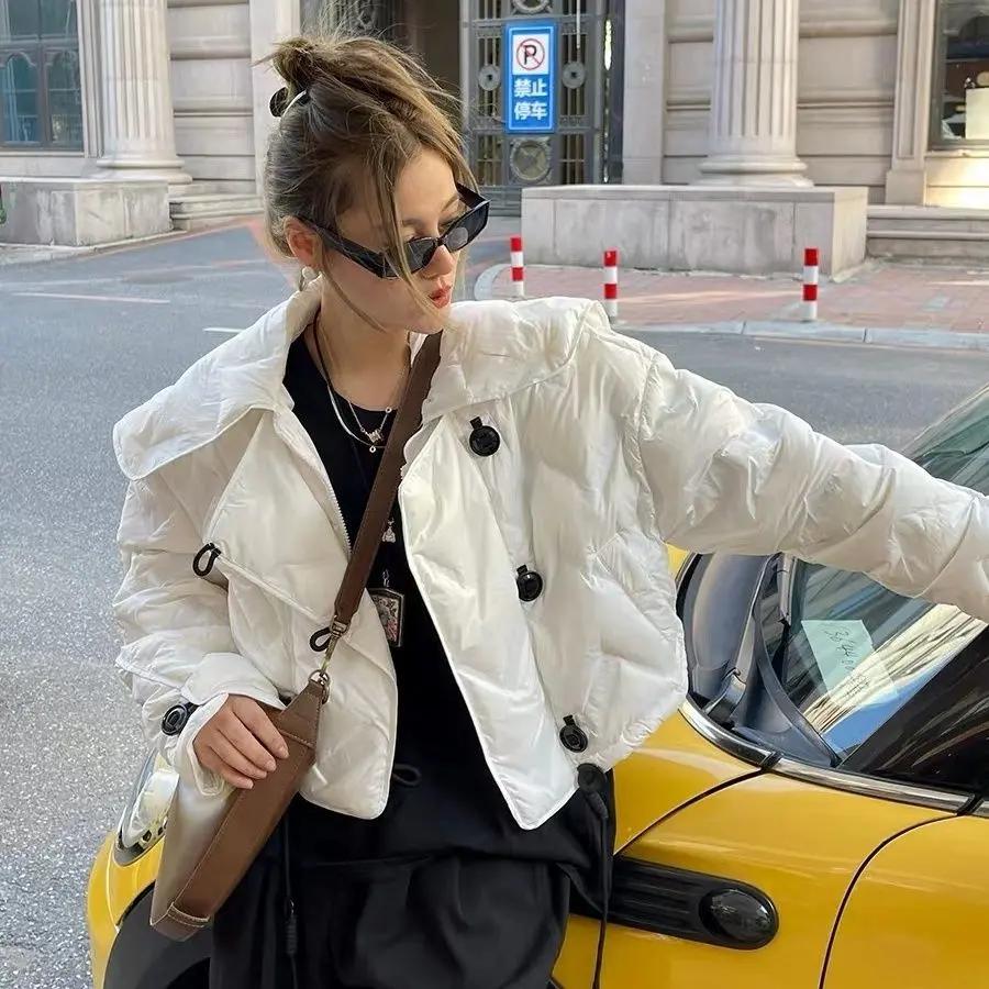 新款羽绒服女冬季短款小众高级感斗篷设计纯色轻便外套女保暖防寒