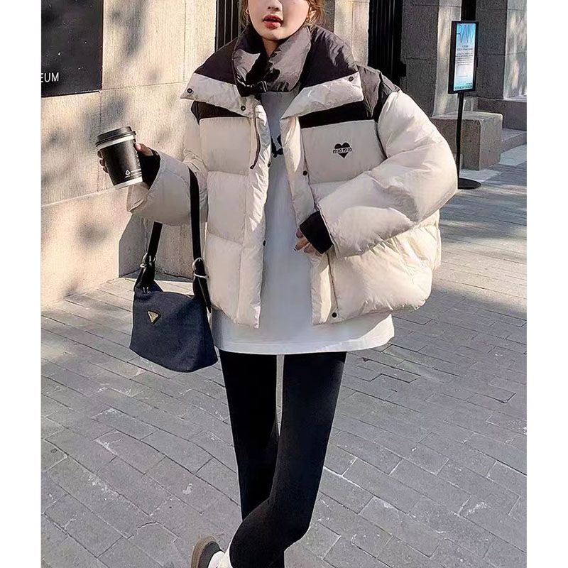 线下1168！（女装）99022 撞色拼接印花爱心字母立领面包羽绒服外套