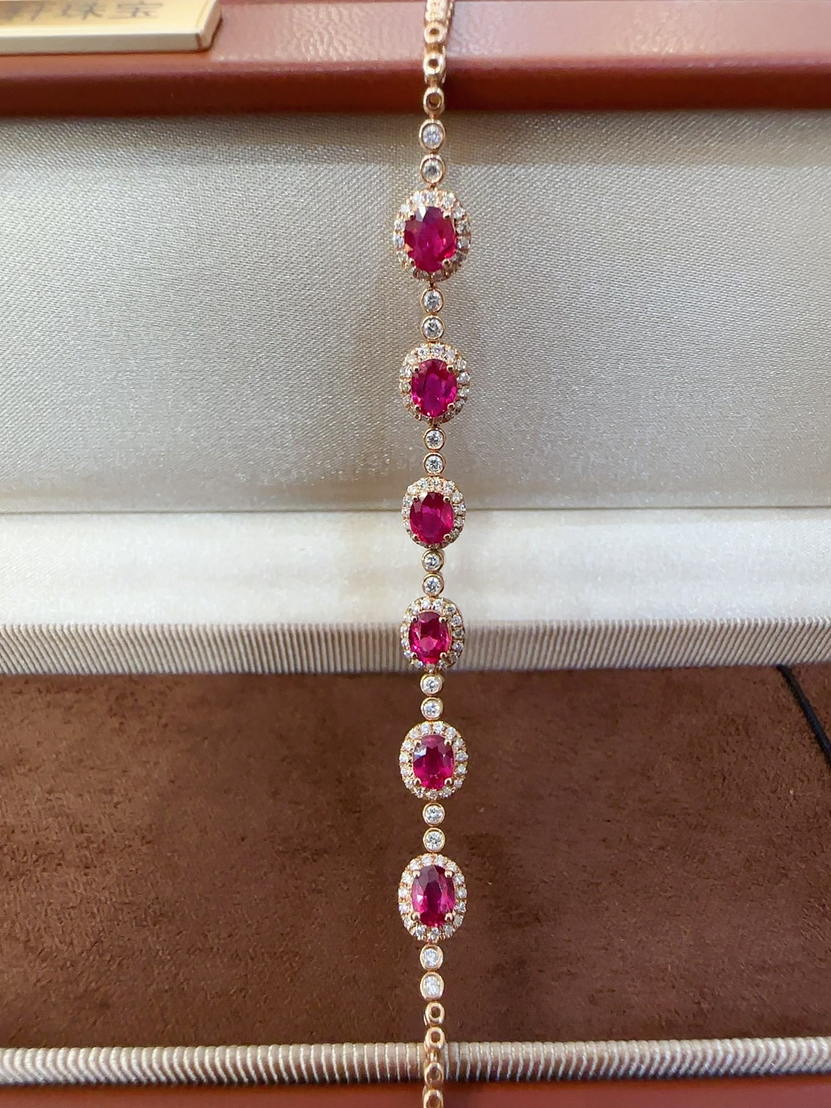 18k玫瑰金钻石镶嵌红宝石手链 主石2克拉 钻石50分