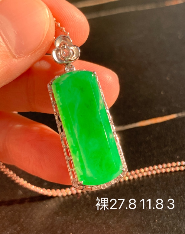 满绿无事牌翡翠吊坠