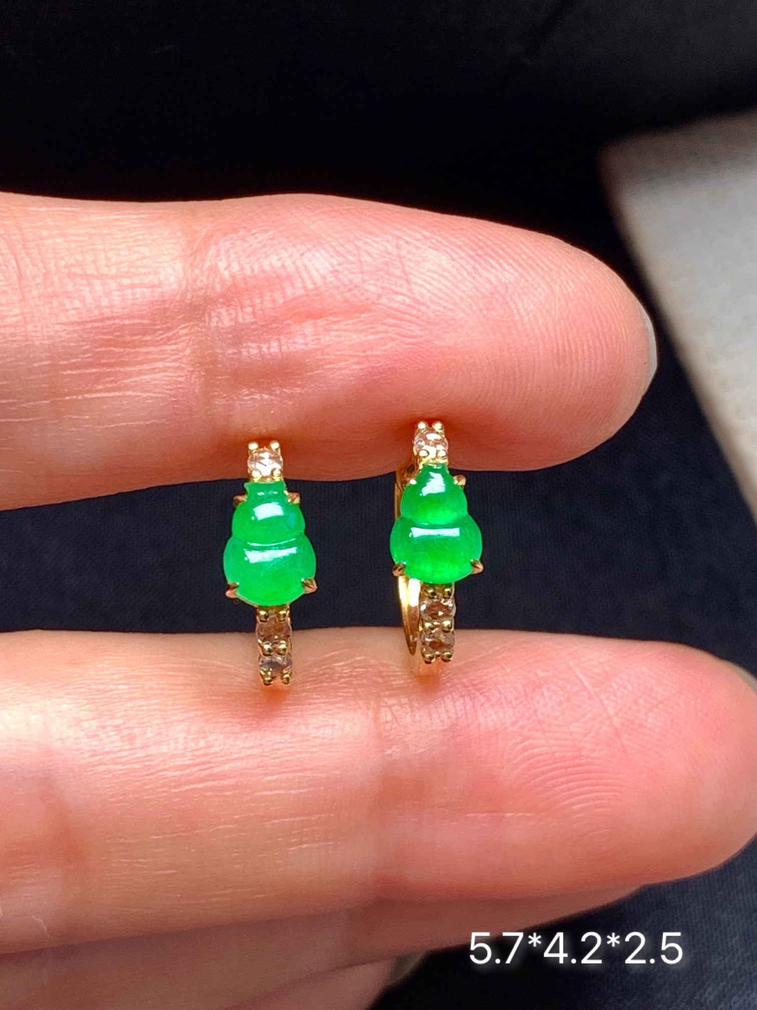 满绿葫芦耳环 颜色阳 品质不错 镶嵌精致 超值