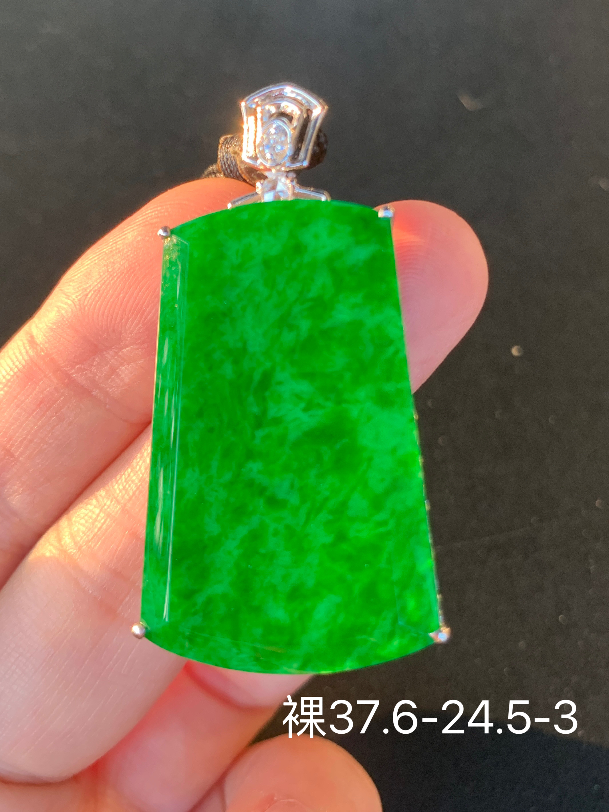 满色平安无事牌翡翠吊坠