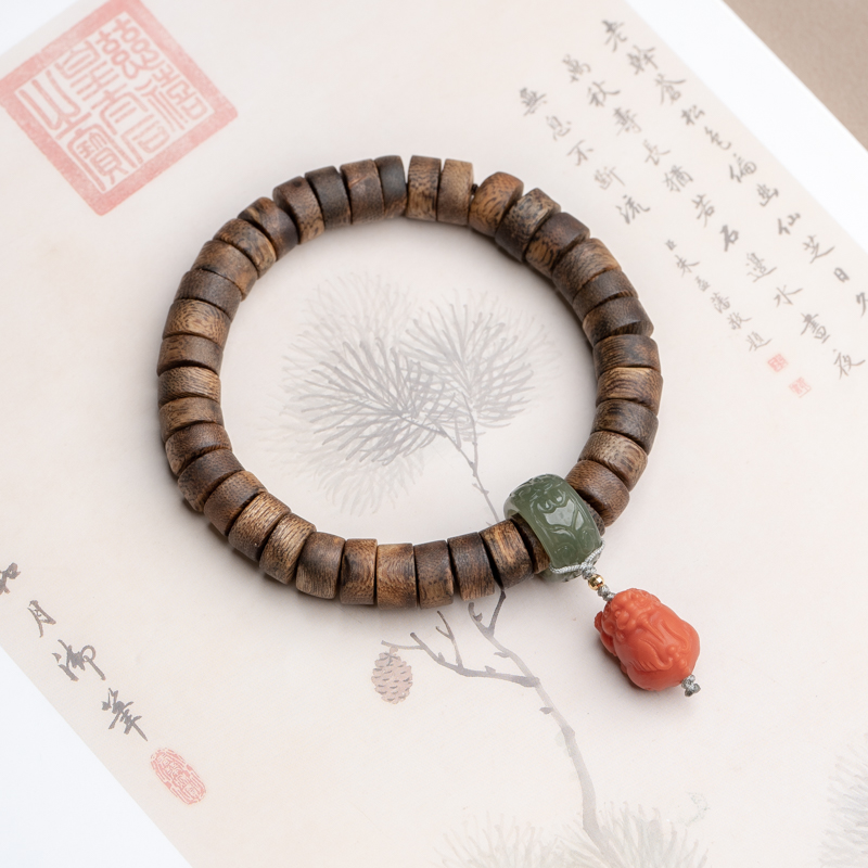 沉香XIANYUAN/仙源莺歌绿奇楠片南红貔貅单圈手串