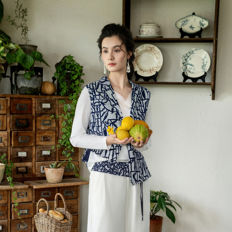 生活在左|2024春夏棉马甲蓝印花布传统复古无袖外套上衣女1942093