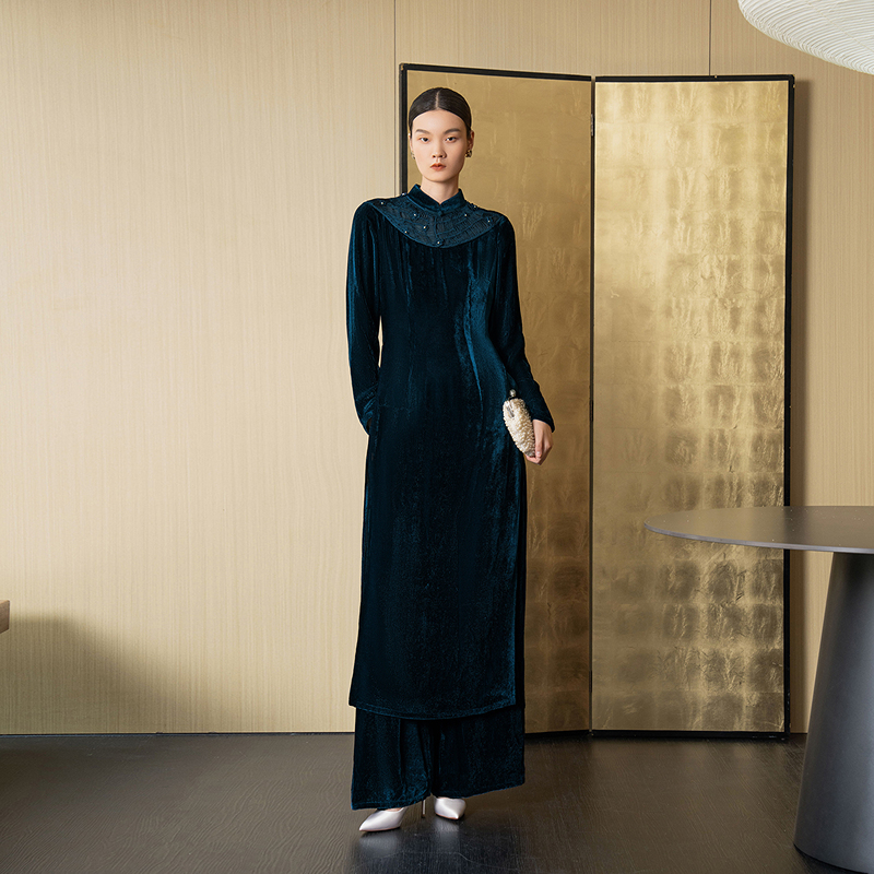 生活在左桑蚕丝丝绒套装珍珠手钩花复古旗袍阔腿裤1943044