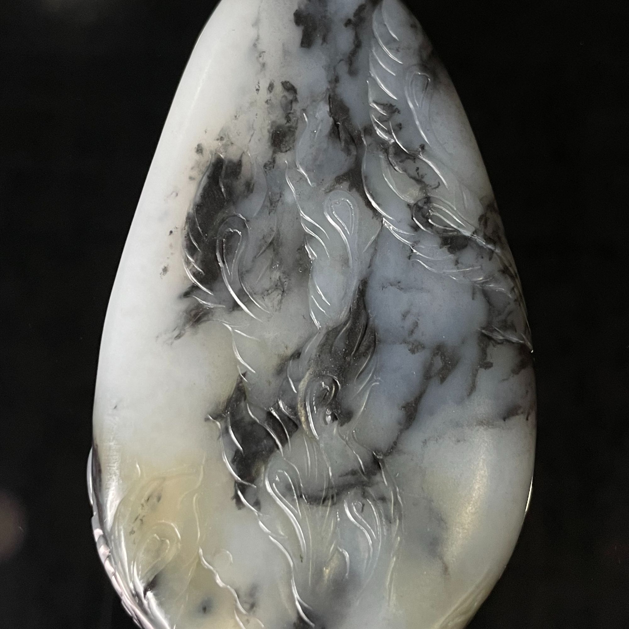 天然新疆和田玉青花黑白分明三色飞天把件