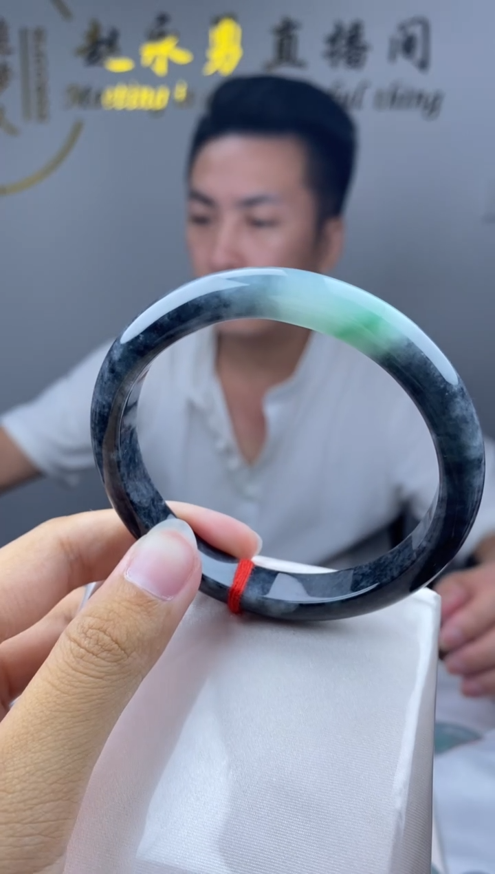 【闪购商品】翡翠手镯未镶嵌手镯