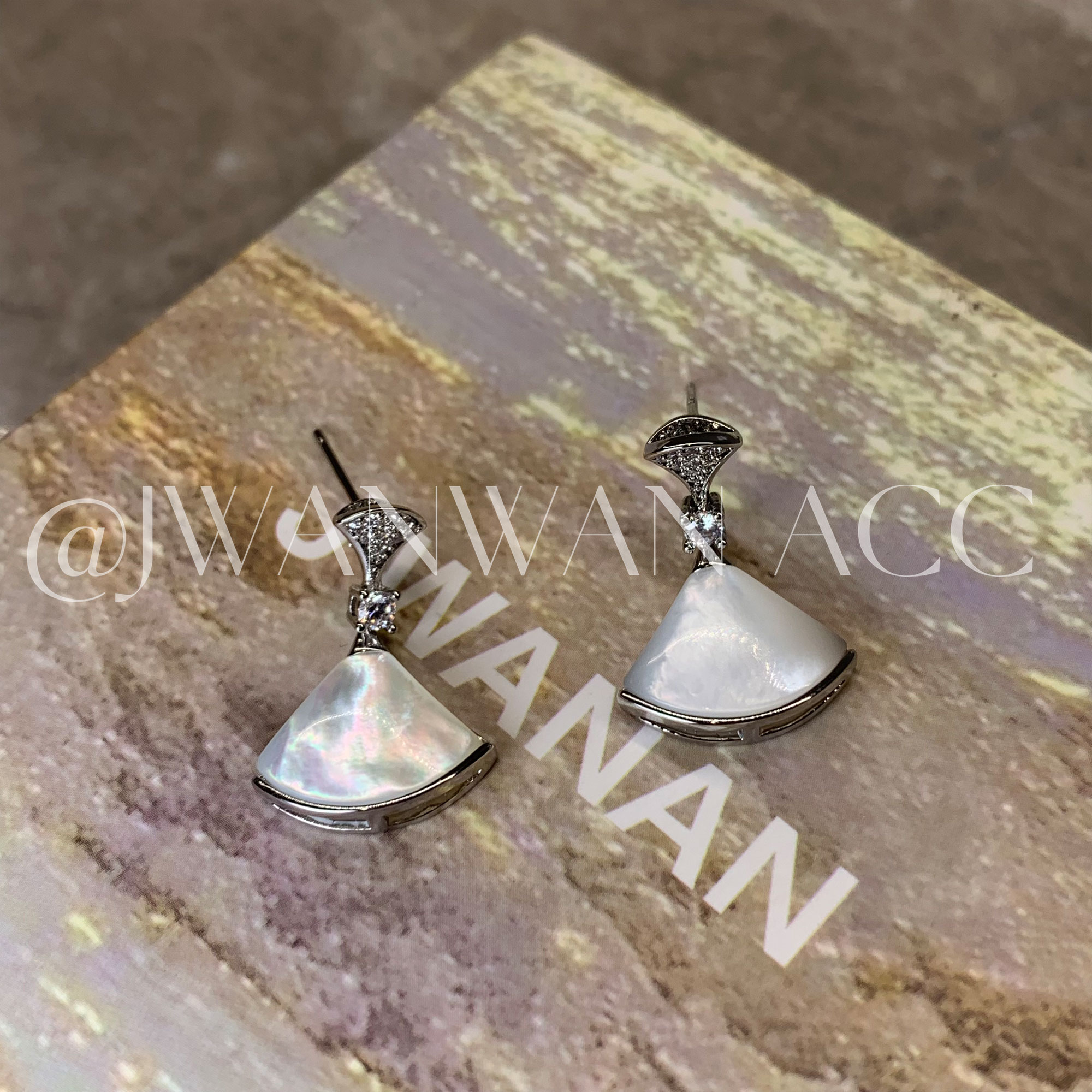 铜合金贝壳耳饰 东方扇.高定白贝扇子闪钻耳环