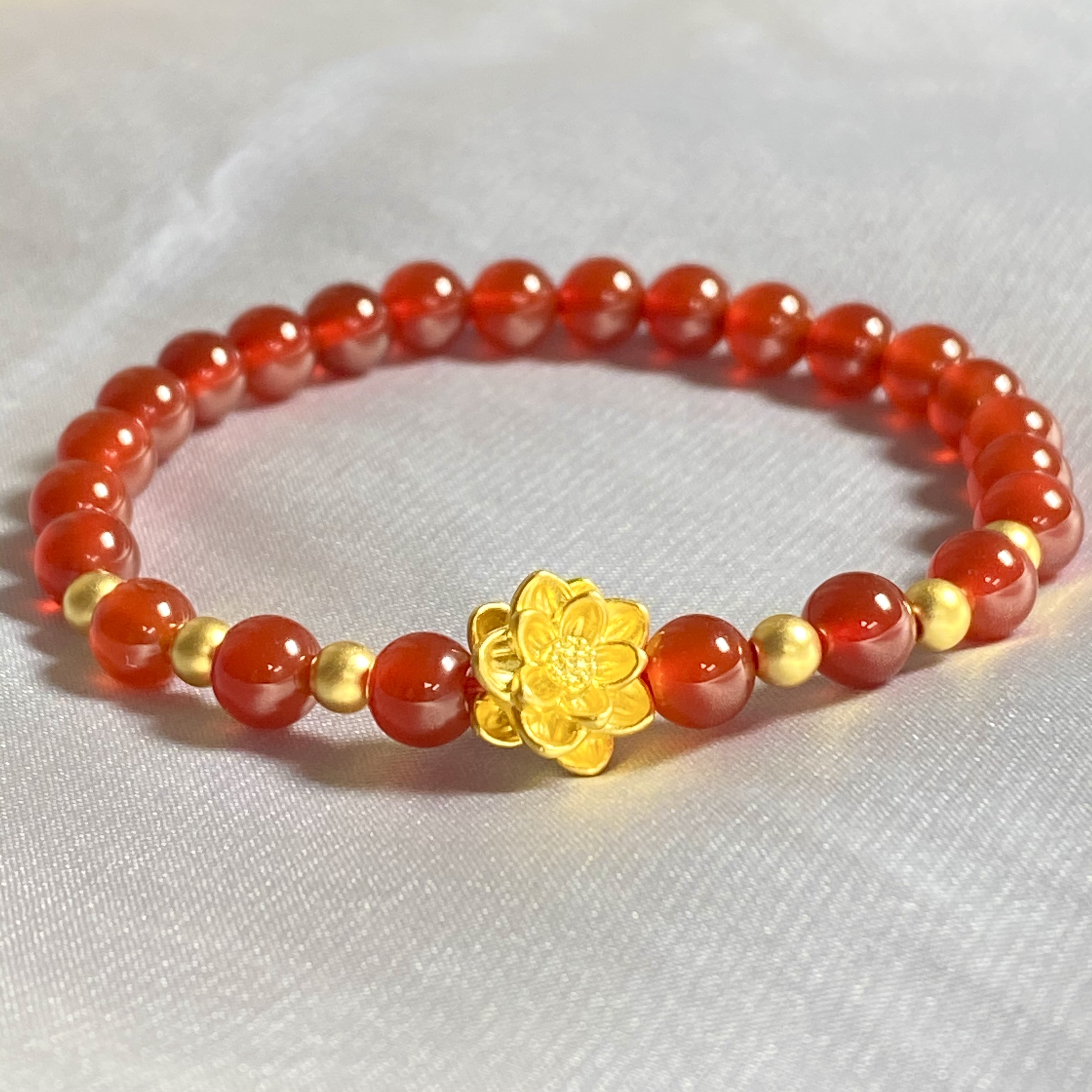 锦绣 足金999古法莲花+卡4mm古法金珠6颗搭红玛 瑙手串