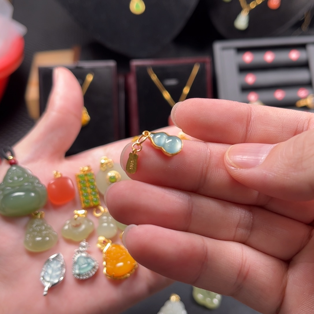 翡翠颈饰银S925镶嵌吊坠