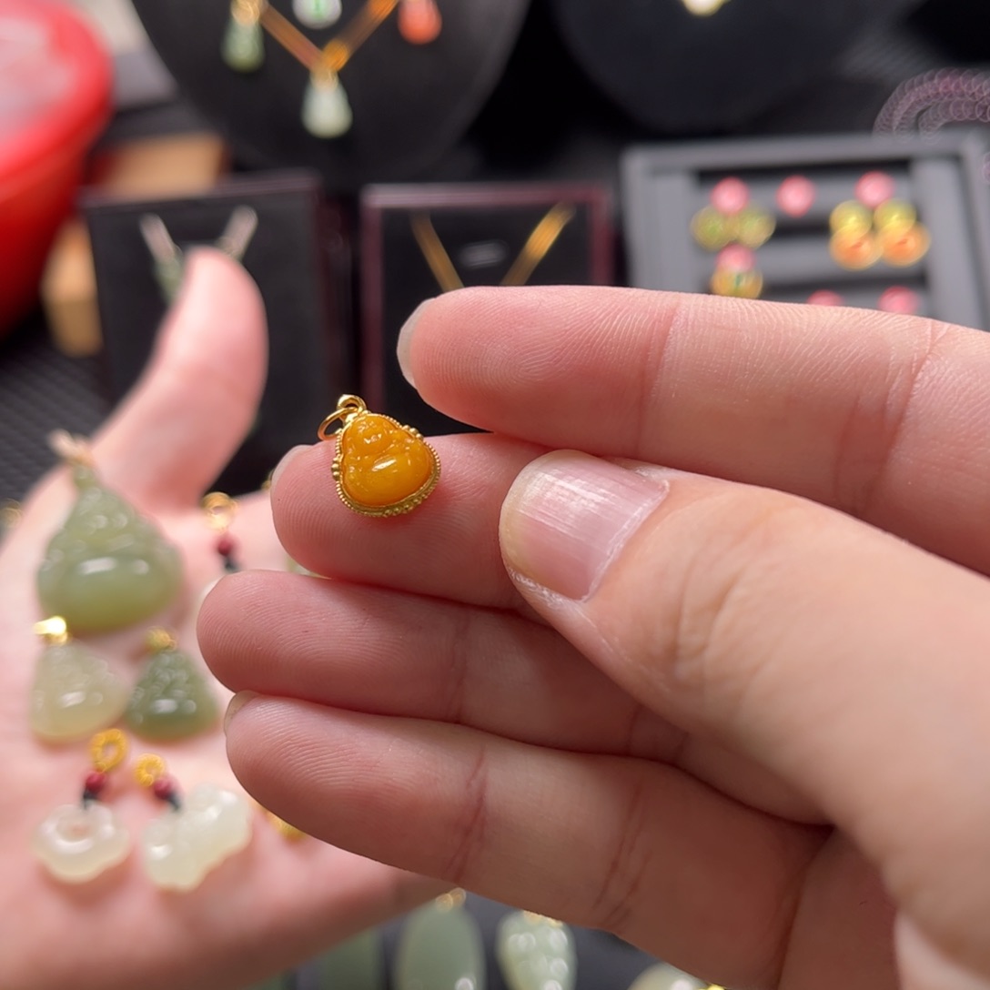 蜜蜡颈饰银S925镶嵌吊坠