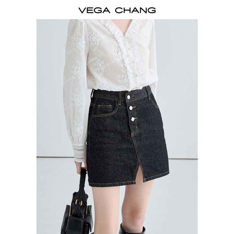 VEGA CHANG2024春季款小开衩剪裁甜酷辣妹时尚高腰黑色牛仔半身裙