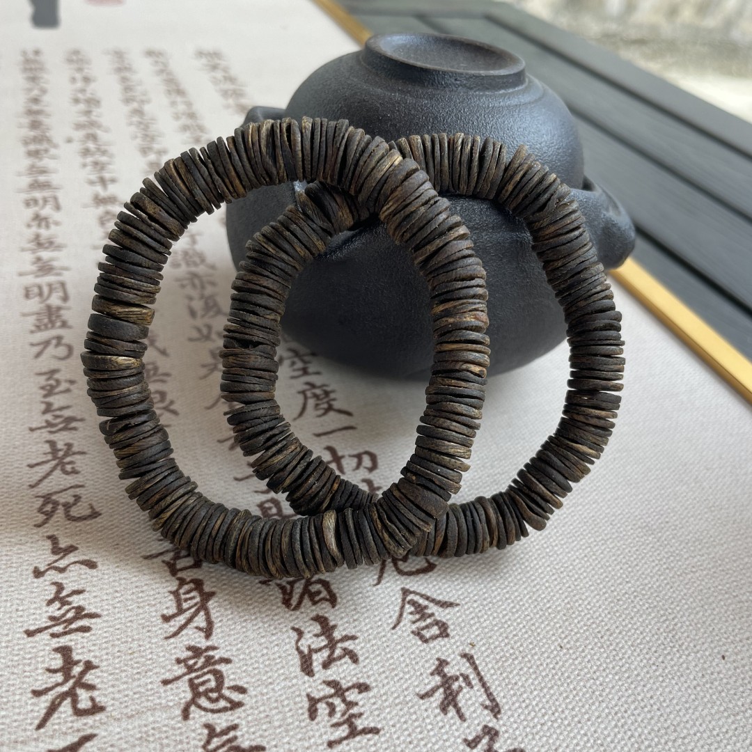 沉香绿奇楠乌身圆叶单圈沉水12克沉香老料手串多样性发一条