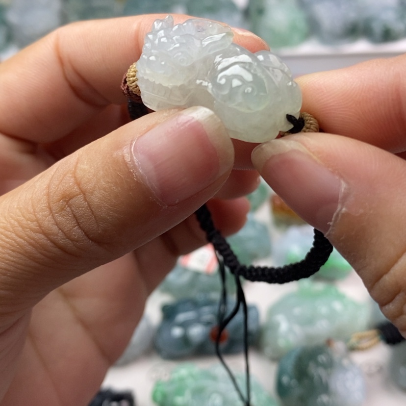 【闪购商品】翡翠颈饰未镶嵌一****?貔貅