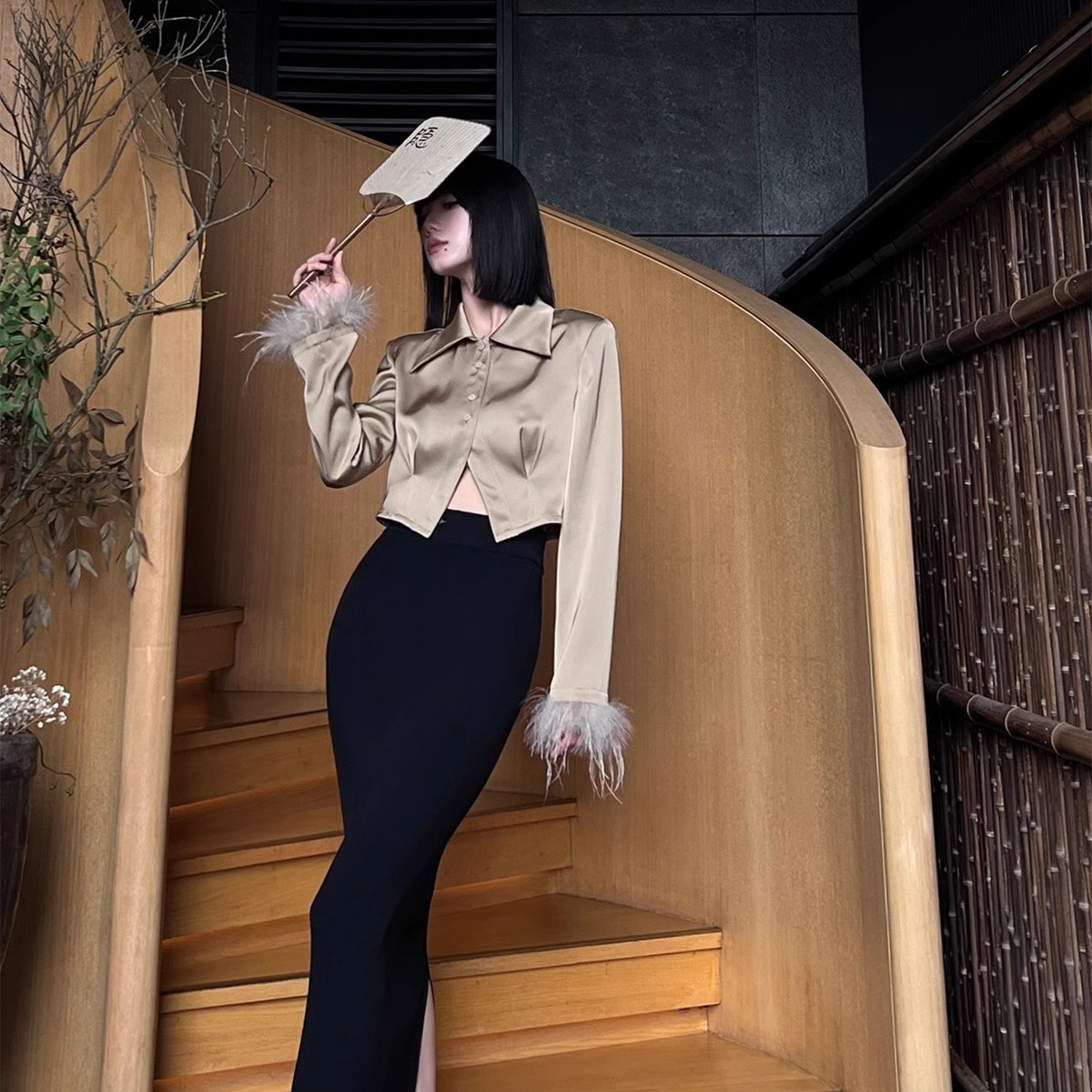 【清】P0810C2782秋新款气质毛毛衬衫女长袖仿醋酸缎短款衬衣