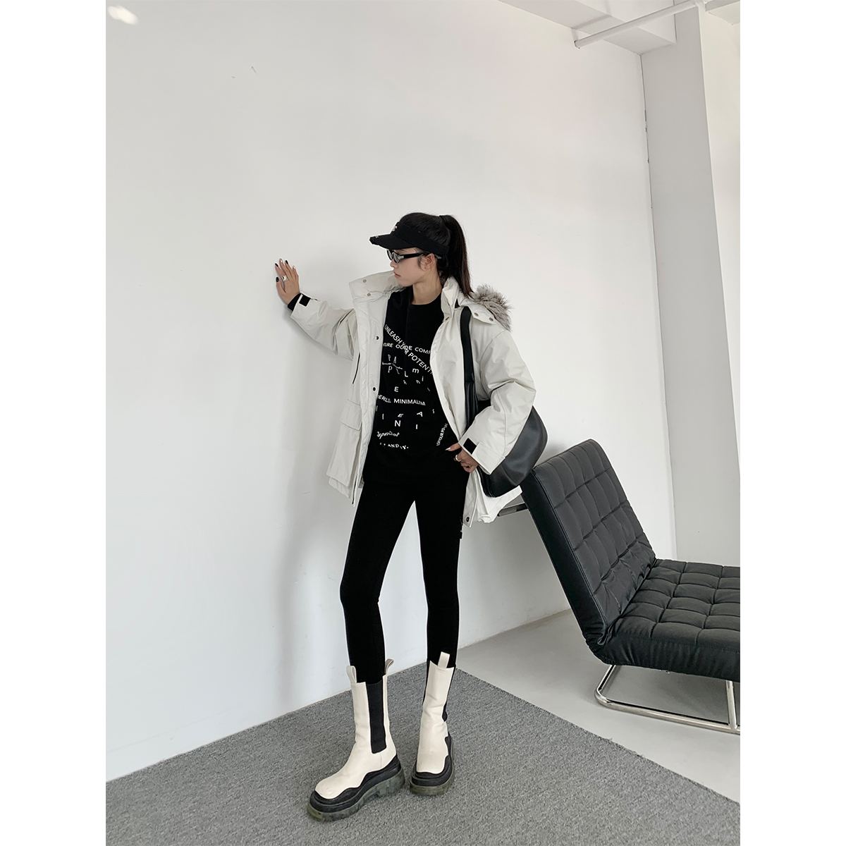 P1126Y3460可拆卸貉子毛帽子白鸭绒工装羽绒服女08.04抖