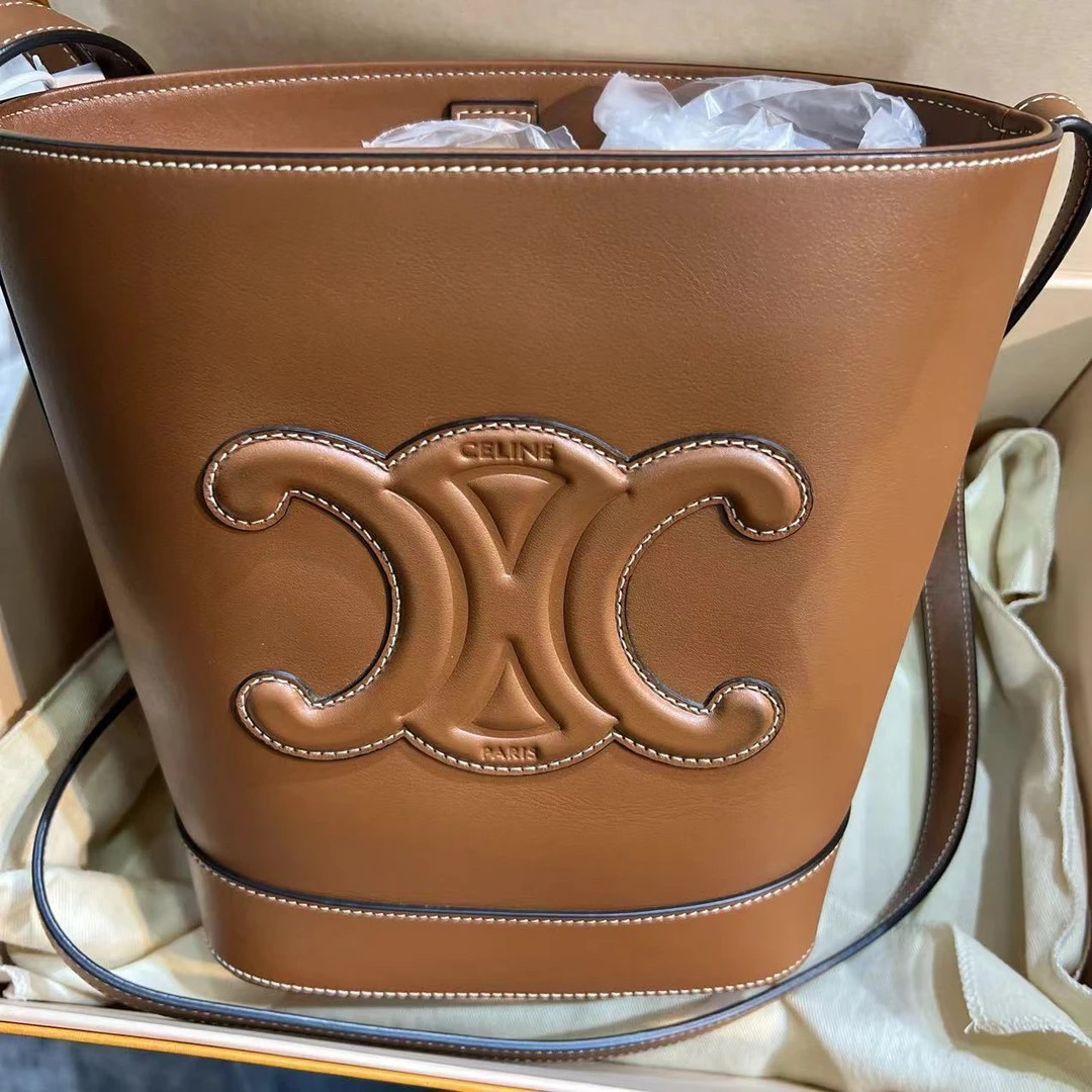 95新 Celine/思琳 捐金沉珠/焦糖全皮凯旋门水桶包