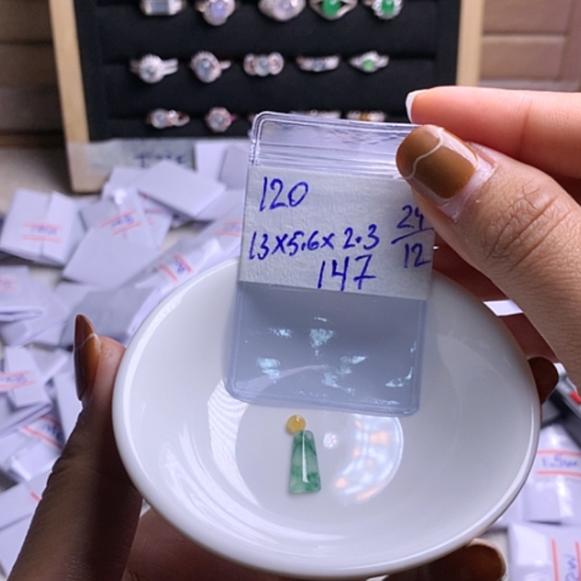 【闪购商品】定制翡翠未镶嵌瑾*