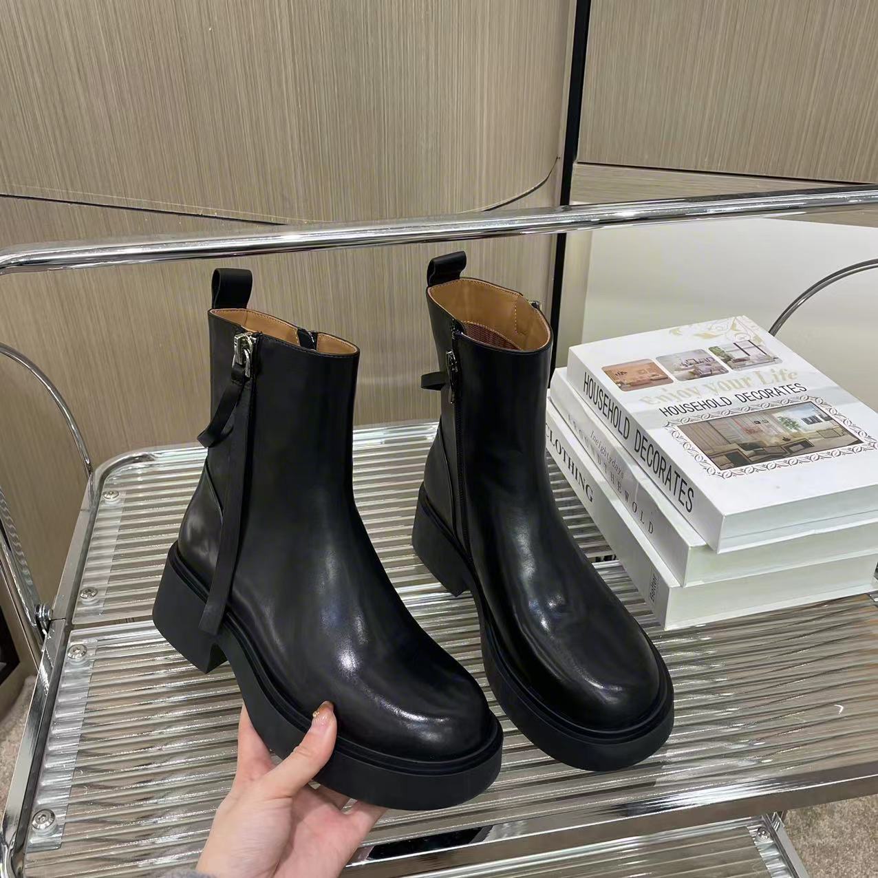 东东2024春季新款欧货英伦风百搭圆头低跟后拉链短筒马丁靴X9512