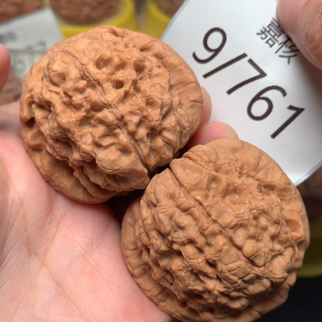 文玩核桃把件全龙鼎49