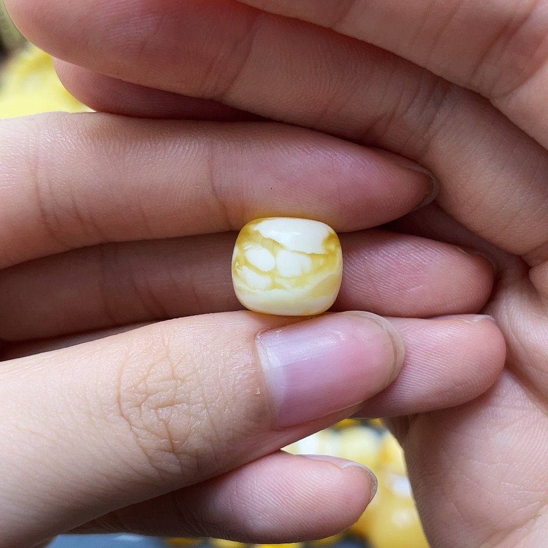 蜜蜡裸石未镶嵌老型12.3✖️10.8mm