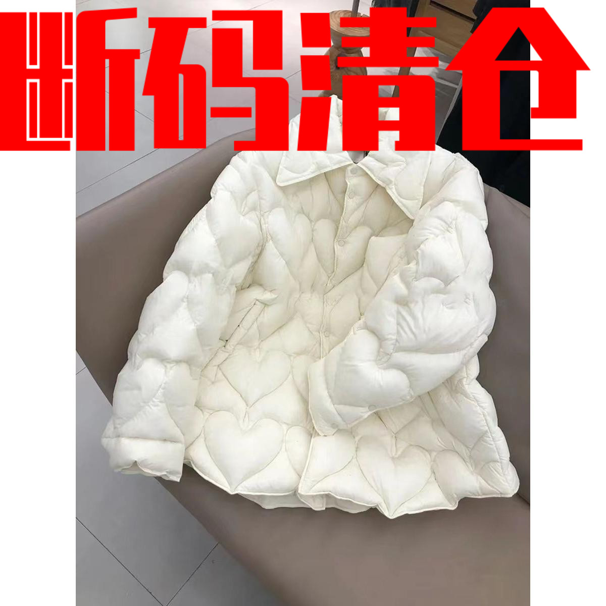 雅鹿平湖羽绒服生产基地2022冬新款轻薄羽绒服女轻便爱心款上档次