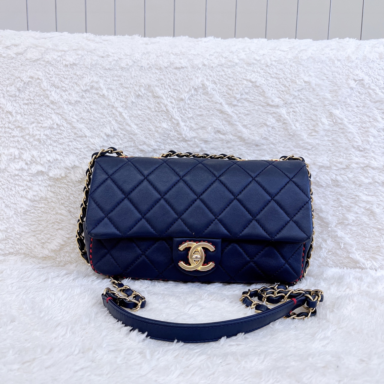 95新 Chanel/香奈儿 cf系列 黑蓝链条包小号，红色外缝线 羊皮金扣