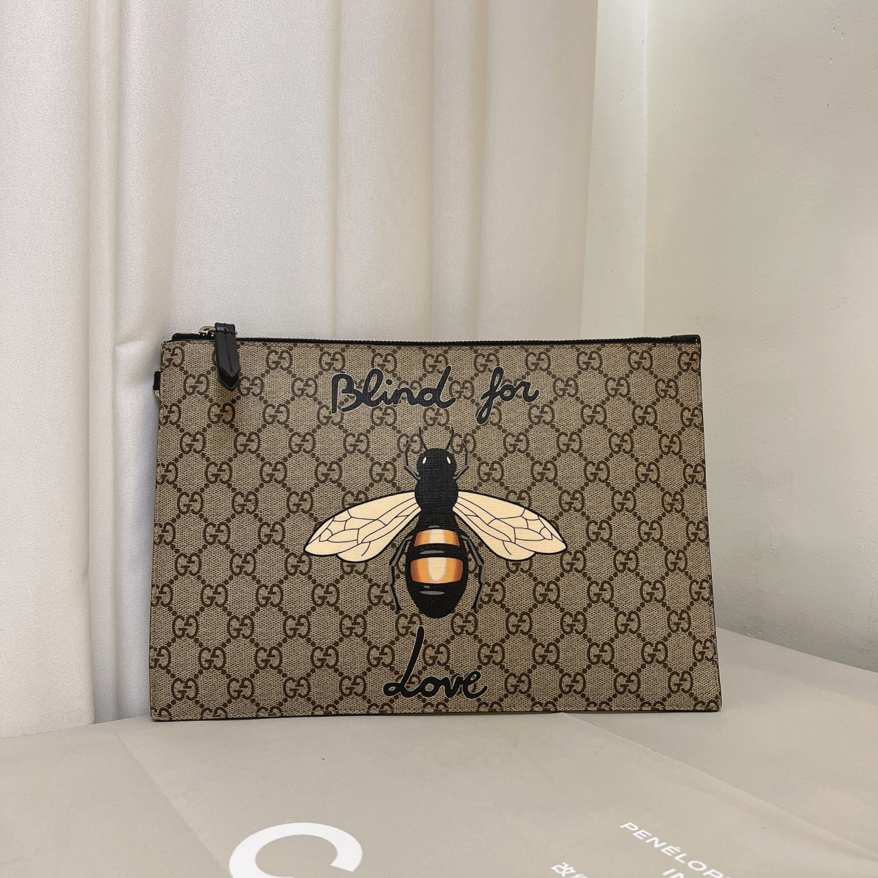 95新 GUCCI/古驰 经典时尚男士小蜜蜂手拿包 少手提