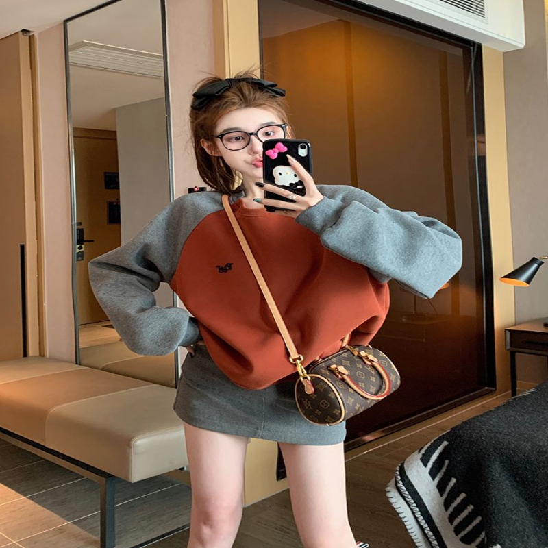 美拉德穿搭撞色圆领卫衣女2023新款爆款秋冬加绒加厚小众复古上衣