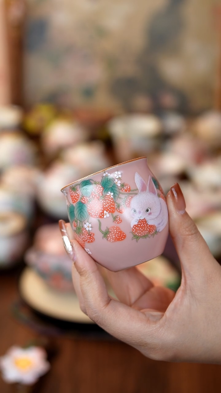 【闪购商品】瓷器草莓兔杯子