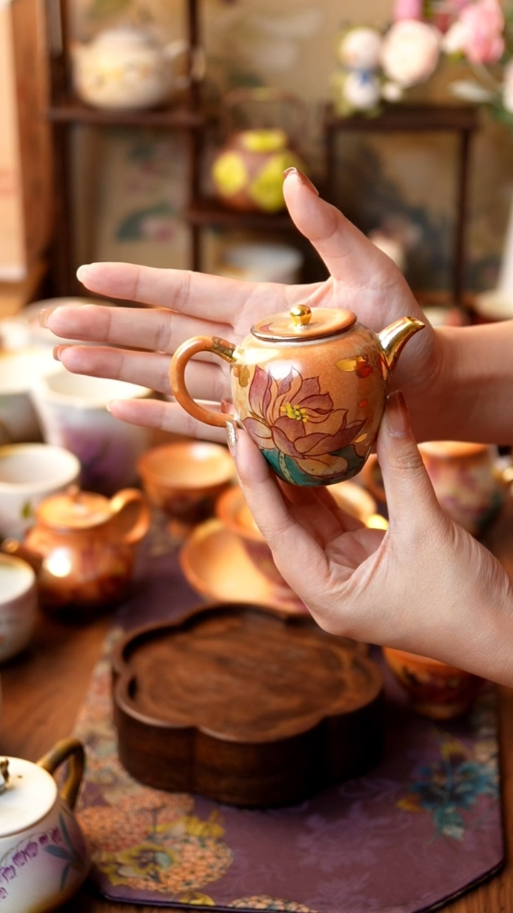 【闪购商品】瓷器荷花壶