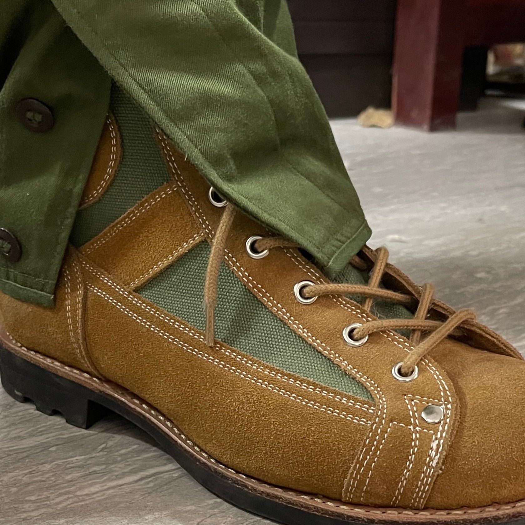 经典复古短脸工装靴时尚跳伞靴高帮棕色男士翻鞋户外靴沙漠靴