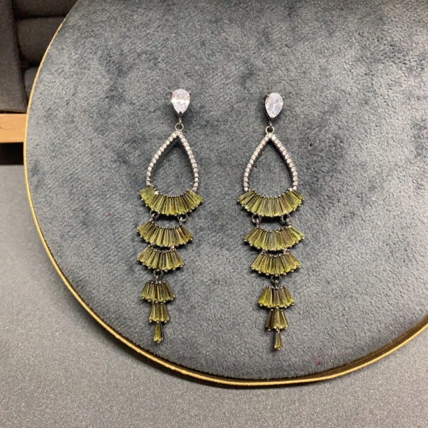 铜合金合成锆石耳饰 1698时尚小裙子流苏耳饰