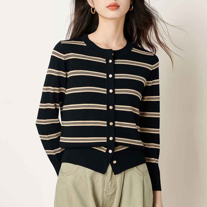 宝迪莱丝2025春秋莱赛尔天丝针织衫女圆领单排扣条纹长袖毛衫开衫