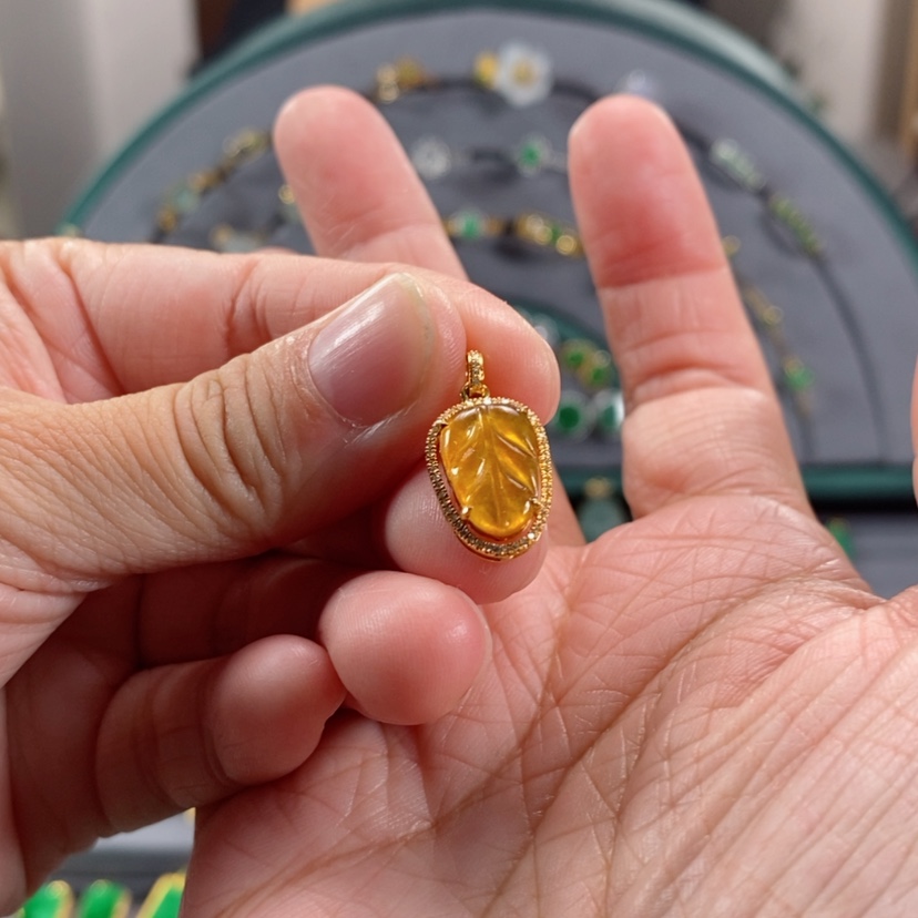 【闪购商品】翡翠颈饰18K金镶嵌萌*奇