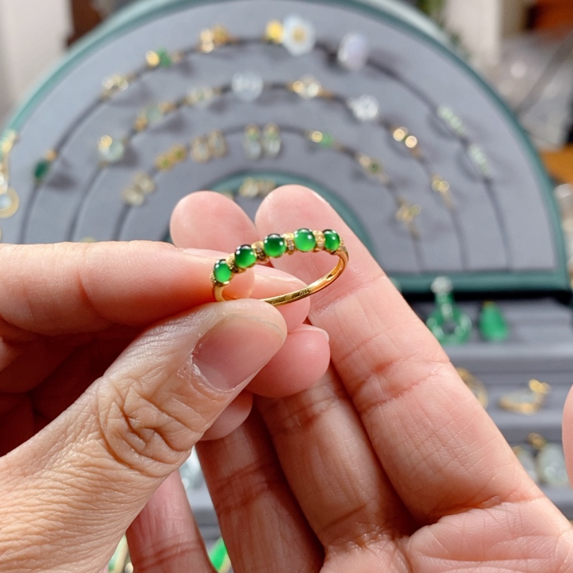 【闪购商品】翡翠戒指18K金镶嵌奶***凌