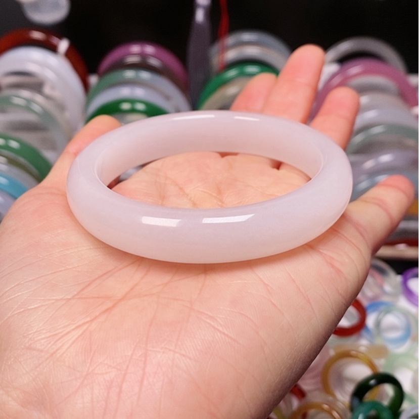 【闪购商品】石英质玉手镯未镶嵌今***❀