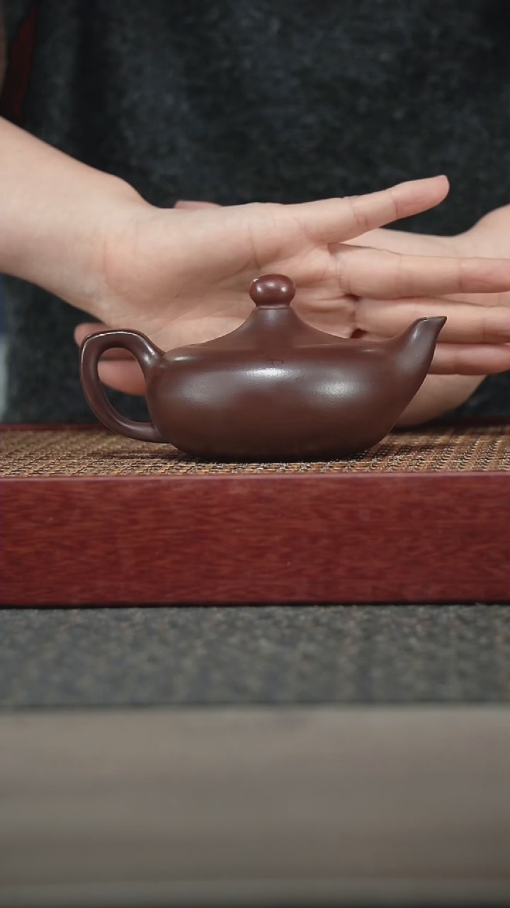 【闪购商品】紫砂茶壶徐忠清茄皮紫泥鸿运当头200CC